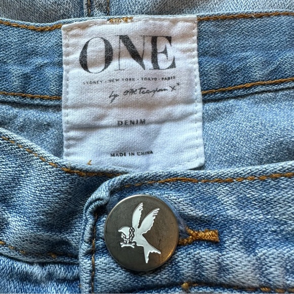 ONE TEASPOON Bandits Denim Distressed Shorts Button Fly Size 29 - Picture 4 of 8